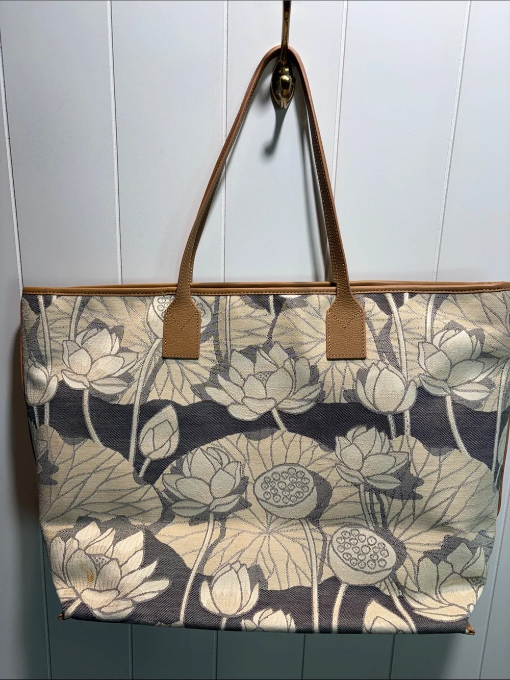 NWOT Jim Thompson floral lotus pattern and leather tote zip closure - Picture 5 of 8